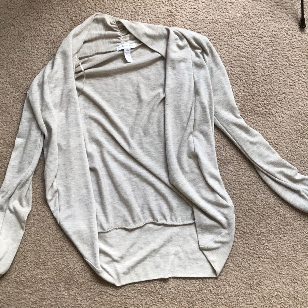 A long sleeve cardigan !